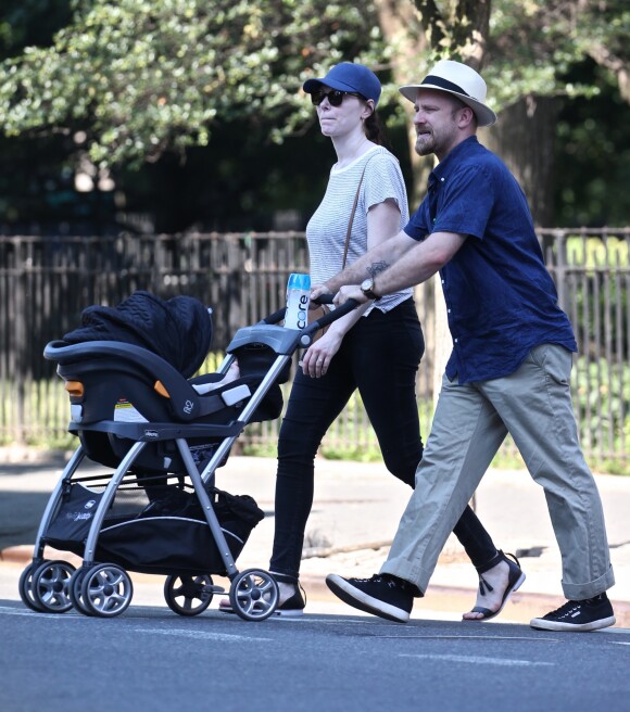 Exclusif - Laura Prepon et son mari Ben Foster promènent leur fille Ella en poussette à New York, le 11 juillet 2018. Merci de flouter le visage des enfants avant publication11/07/2018 - New York