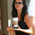 Exclusif - Kourtney Kardashian emmène ses enfants Penelope et Reign dans un Coffee Bean à la sortie de l'école à Calabasas, le 29 octobre 2018