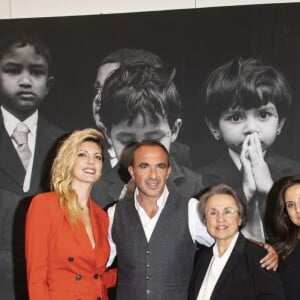 Exclusif - Tina Grigoriou, Nikos Aliagas, Harula Aliagas (mamn de l'animateur) , Maria Aliagas (sa soeur) et son compagnon Nikos - L'animateur lance son exposition "L'EPREUVE DU TEMPS - INSTANTS PHOTOGRAPHIQUES" et la sortie de son livre "L'EPREUVE DU TEMPS" sur le toit de la grande Arche de la Défense à Paris, France, le 25 octobre 2018. © Pierre Perusseau/Bestimage