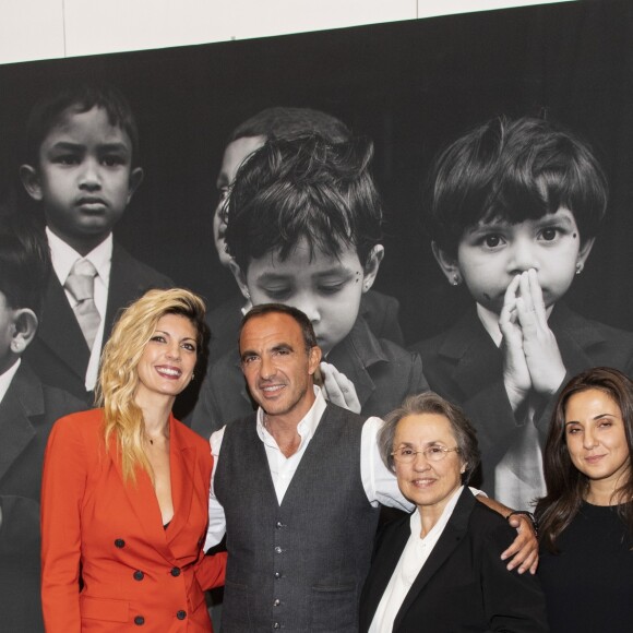 Exclusif - Tina Grigoriou, Nikos Aliagas, Harula Aliagas (mamn de l'animateur) , Maria Aliagas (sa soeur) et son compagnon Nikos - L'animateur lance son exposition "L'EPREUVE DU TEMPS - INSTANTS PHOTOGRAPHIQUES" et la sortie de son livre "L'EPREUVE DU TEMPS" sur le toit de la grande Arche de la Défense à Paris, France, le 25 octobre 2018. © Pierre Perusseau/Bestimage