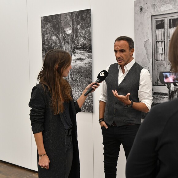 Exclusif - Nikos Aliagas lance son exposition "L'EPREUVE DU TEMPS - INSTANTS PHOTOGRAPHIQUES" et son livre "L'EPREUVE DU TEMPS" sur le toit de la grande Arche de la Défense à Paris, France, le 25 octobre 2018. © Pierre Perusseau/Bestimage