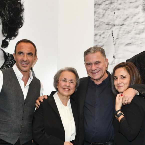 Exclusif - Nikos Aliagas, sa mère Harula Aliagas, Mr Pernelet et sa soeur Maria Aliagas - Nikos Aliagas lance son exposition "L'EPREUVE DU TEMPS - INSTANTS PHOTOGRAPHIQUES" et son livre "L'EPREUVE DU TEMPS" sur le toit de la grande Arche de la Défense à Paris, France, le 25 octobre 2018. © Pierre Perusseau/Bestimage