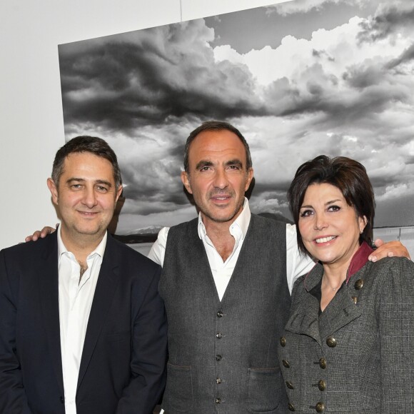 Exclusif - Nikos Aliagas entre Laurent Guimier et Liane Foly - Nikos Aliagas lance son exposition "L'EPREUVE DU TEMPS - INSTANTS PHOTOGRAPHIQUES" et son livre "L'EPREUVE DU TEMPS" sur le toit de la grande Arche de la Défense à Paris, France, le 25 octobre 2018. © Pierre Perusseau/Bestimage