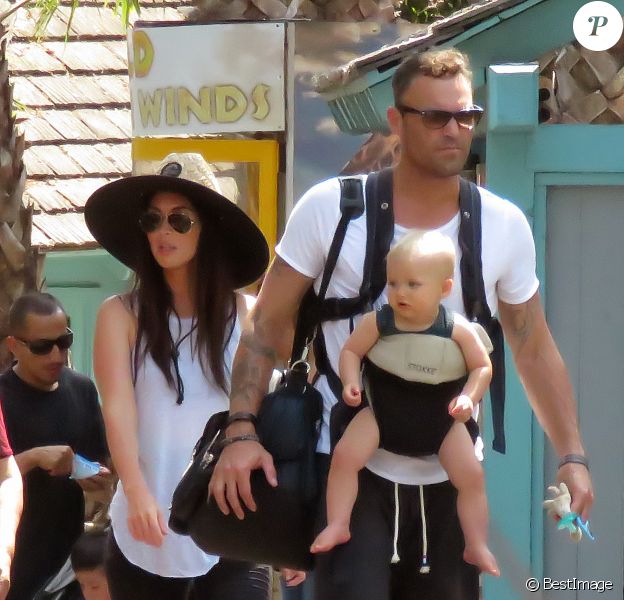 Exclusif - Megan Fox et son mari Brian Austin Green sont allés déjeuner au restaurant mexicain "Los Arroyos Montecito" avec leurs enfants Noah Shannon, Bodhi Ransom et Journey River, le 9 juillet 2017.