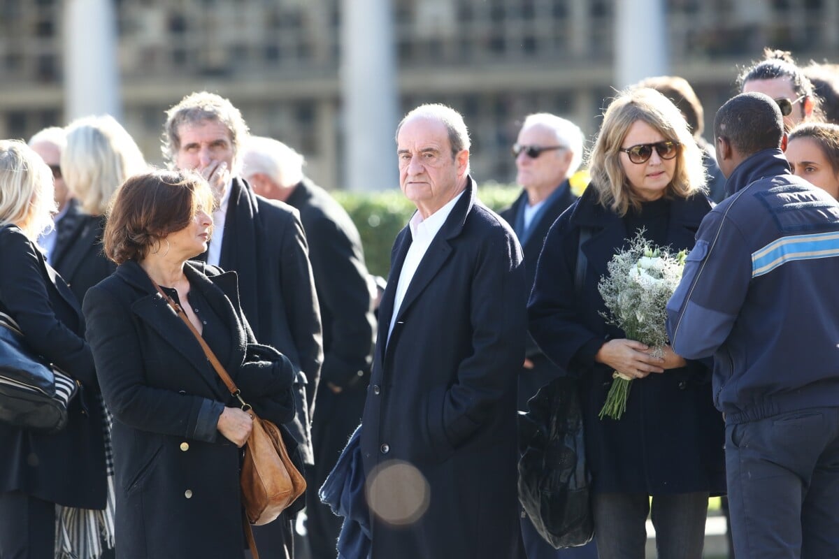 Photo Gérard Leclerc, Pierre Lescure et Valérie Leulliot (la fille de Maryse) Obsèques du