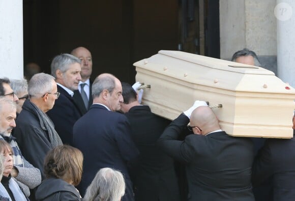 Antoine de Caunes et Pierre Lescure - Obsèques du journaliste, animateur de télévision et animateur de radio français Philippe Gildas en la salle de la Coupole au crématorium du cimetière du Père-Lachaise à Paris, France, le 5 novembre 2018.