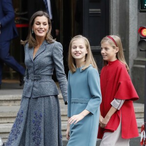 La princesse Leonor des Asturies a prononcé, en présence de son père le roi Felipe VI d'Espagne, sa mère la reine Letizia et sa soeur l'infante Sofia, son premier discours en acte officiel le 31 octobre 2018 à l'occasion du 40e anniversaire de la Constitution espagnole, célébré à l'Institut Cervantes à Madrid.