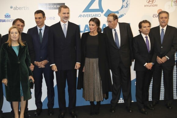 Le roi Felipe VI, la reine Letizia d'Espagne et Pedro Sánchez, président du gouvernement - Soirée du 20e anniversaire du quotidien "La Razón" à Madrid, le 5 novembre 2018.