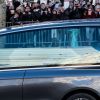Le convoi funéraire de la dépouille du chanteur Johnny Hallyday descend l'avenue des Champs-Elysées accompagné de 700 bikers à Paris, France, le 9 décembre 2017.