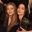 Gigi Hadid et Kendall Jenner dans les coulisses du défilé Victoria's Secret 2018 à New York. Le 8 novembre 2018.