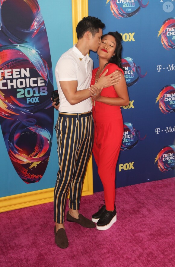 Harry Shum Jr., Shelby Rabara à la soirée FOX's Teen Choice Awards 2018 à The Forum à Inglewood, le 12 août 2018