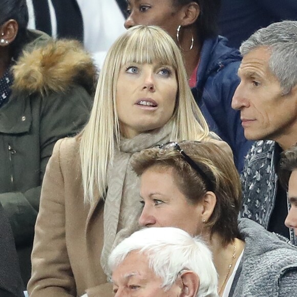 Nagui et sa femme Mélanie Page - People au match de football France Bielorussie au Stade de France à Saint-Denis le 11 octobre 2017. Vainqueur de la Biélorussie (2-1) et première du groupe A au terme des éliminatoires, la France s'est qualifiée pour la Coupe du monde 2018. © Cyril Moreau/Bestimage