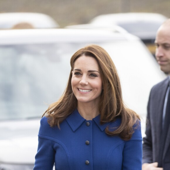 Kate Middleton, duchesse de Cambridge, arrive (dans une robe-manteau Eponine London) avec le prince William pour inaugurer officiellement le nouveau centre de technologie des composites de McLaren Automotive à Rotherham, le 14 novembre 2018.
