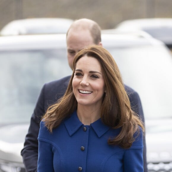 Kate Middleton, duchesse de Cambridge, arrive (dans une robe-manteau Eponine London) avec le prince William pour inaugurer officiellement le nouveau centre de technologie des composites de McLaren Automotive à Rotherham, le 14 novembre 2018.