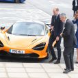 Le prince William et la duchesse Catherine de Cambridge arrivant pour l'inauguration du nouveau centre de technologie des composites de McLaren Automotive à Rotherham, le 14 novembre 2018.