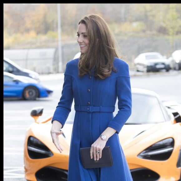 Le prince William et la duchesse Catherine de Cambridge arrivant pour l'inauguration du nouveau centre de technologie des composites de McLaren Automotive à Rotherham, le 14 novembre 2018.