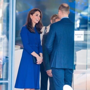 La duchesse Catherine de Cambridge et le prince William au nouveau centre de technologie des composites de McLaren Automotive à Rotherham, le 14 novembre 2018. 