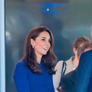 La duchesse Catherine de Cambridge et le prince William au nouveau centre de technologie des composites de McLaren Automotive à Rotherham, le 14 novembre 2018. 