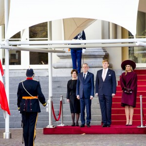 Le roi Willem-Alexander et la reine Maxima des Pays-Bas ont accueilli le président autrichien Alexander van der Bellen et son épouse Doris le 14 novembre 2018 à La Haye, au palais Noordeinde.