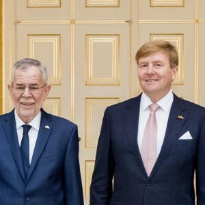 Le roi Willem-Alexander et la reine Maxima des Pays-Bas ont accueilli le président autrichien Alexander van der Bellen et son épouse Doris le 14 novembre 2018 à La Haye, au palais Noordeinde.