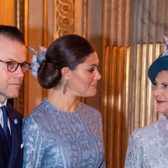 La princesse héritière Victoria, son mari le prince Daniel, le prince Carl Philip, sa femme la princesse Sofia se sont joints au roi Carl XVI Gustaf et à la reine Silvia de Suède le 13 novembre 2018 pour souhaiter la bienvenue au président italien Sergio Mattarella et sa fille Laura, en visite officielle.