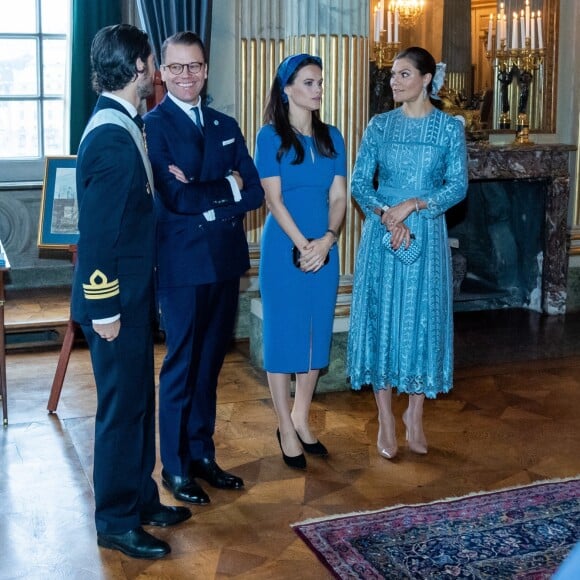 La princesse héritière Victoria, son mari le prince Daniel, le prince Carl Philip, sa femme la princesse Sofia se sont joints au roi Carl XVI Gustaf et à la reine Silvia de Suède le 13 novembre 2018 pour souhaiter la bienvenue au président italien Sergio Mattarella et sa fille Laura, en visite officielle.