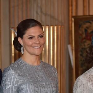 La princesse héritière Victoria, son mari le prince Daniel, le prince Carl Philip, sa femme la princesse Sofia se sont joints au roi Carl XVI Gustaf et à la reine Silvia de Suède le 13 novembre 2018 pour souhaiter la bienvenue au président italien Sergio Mattarella et sa fille Laura, en visite officielle.