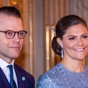 La princesse héritière Victoria, son mari le prince Daniel, le prince Carl Philip, sa femme la princesse Sofia se sont joints au roi Carl XVI Gustaf et à la reine Silvia de Suède le 13 novembre 2018 pour souhaiter la bienvenue au président italien Sergio Mattarella et sa fille Laura, en visite officielle.