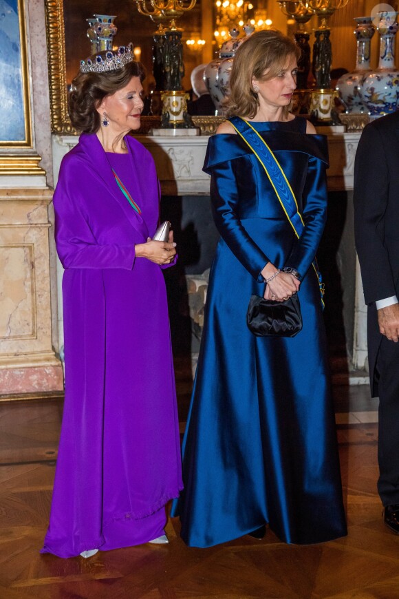 La reine Silvia et Laura Mattarella lors du dîner officiel donné au palais Drottningholm à Stockholm le 13 novembre 2018 pour la visite officielle du président italien Sergio Mattarella et sa fille Laura.