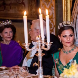 La princesse héritière Victoria de Suède lors du dîner officiel donné au palais Drottningholm à Stockholm le 13 novembre 2018 pour la visite officielle du président italien Sergio Mattarella et sa fille Laura.