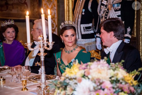 La princesse héritière Victoria de Suède lors du dîner officiel donné au palais Drottningholm à Stockholm le 13 novembre 2018 pour la visite officielle du président italien Sergio Mattarella et sa fille Laura.