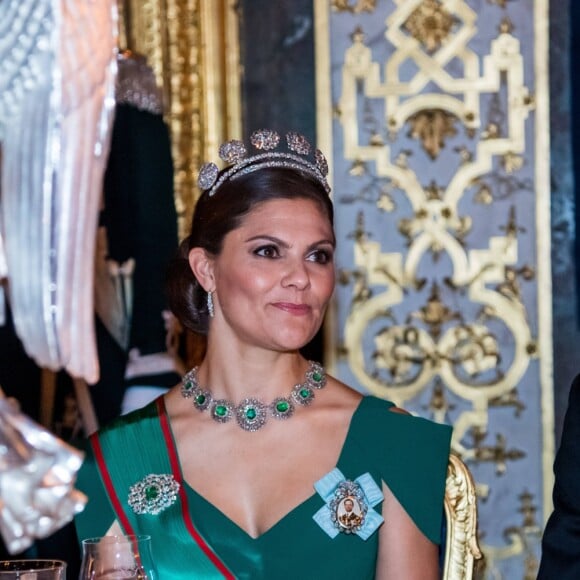 La princesse héritière Victoria de Suède lors du dîner officiel donné au palais Drottningholm à Stockholm le 13 novembre 2018 pour la visite officielle du président italien Sergio Mattarella et sa fille Laura.