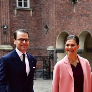 Le prince Daniel et la princesse Victoria de Suède lors d'un déjeuner à l'Hôtel de Ville de Stockholm le 14 novembre 2018 lors de la visite officielle du président italient Sergio Mattarella et sa fille Laura.