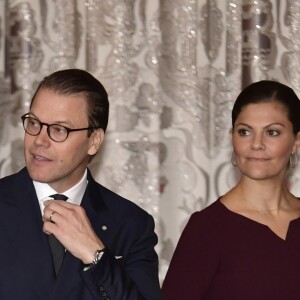 Le prince Daniel et la princesse Victoria de Suède lors d'un déjeuner à l'Hôtel de Ville de Stockholm le 14 novembre 2018 lors de la visite officielle du président italient Sergio Mattarella et sa fille Laura.