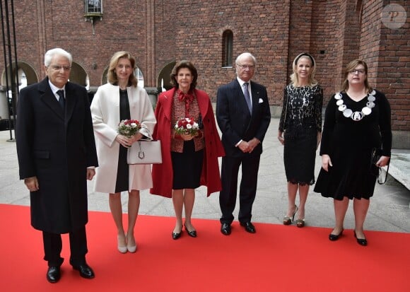 Le roi Carl XVI Gustaf et la reine Silvia de Suède lors d'un déjeuner à l'Hôtel de Ville de Stockholm le 14 novembre 2018 lors de la visite officielle du président italient Sergio Mattarella et sa fille Laura.