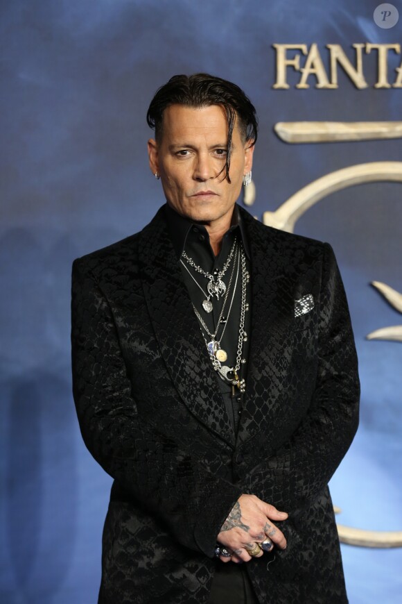 Johnny Depp à la première première du film "Les animaux fantastiques : Les crimes de Grindelwald" à Londres le 13 novembre 2018.
