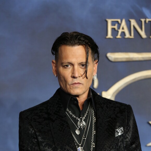 Johnny Depp à la première première du film "Les animaux fantastiques : Les crimes de Grindelwald" à Londres le 13 novembre 2018.