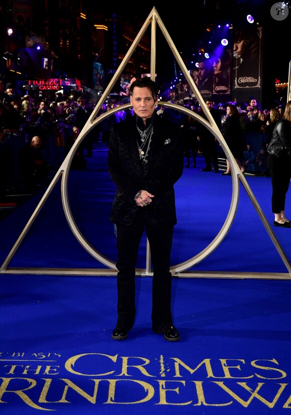 Johnny Depp à la première première du film "Les animaux fantastiques : Les crimes de Grindelwald" à Londres le 13 novembre 2018.