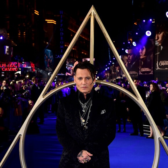 Johnny Depp à la première première du film "Les animaux fantastiques : Les crimes de Grindelwald" à Londres le 13 novembre 2018.