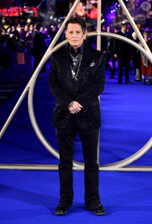 Johnny Depp à la première première du film "Les animaux fantastiques : Les crimes de Grindelwald" à Londres le 13 novembre 2018.