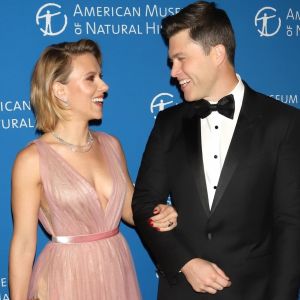 Scarlett Johansson et son compagnon Colin Jost au photocall de la soirée "2018 American Museum of Natural History Gala" à New York, le 15 novembre 2018.