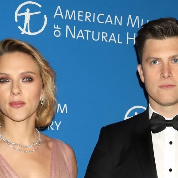 Scarlett Johansson et son compagnon Colin Jost au photocall de la soirée "2018 American Museum of Natural History Gala" à New York, le 15 novembre 2018.