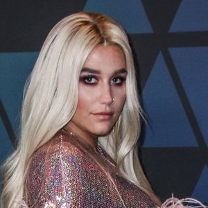 La chanteuse Kesha porte une robe A Cheng - 10ème soirée annuelle des Governors Awards au Hollywood and Highland Center à Hollywood, Los Angeles, le 18 novembre 2018.