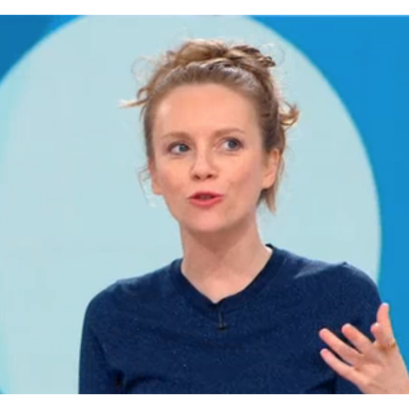 La chroniqueuse Sophie Brafman dans "C'est au programme" sur France 2 le 19 novembre 2018.