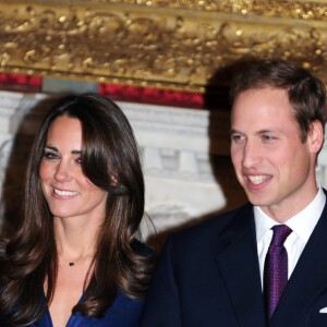 Kate Middleton et le prince William lors de l'annonce de leurs fiançailles, le 16 novembre 2010.