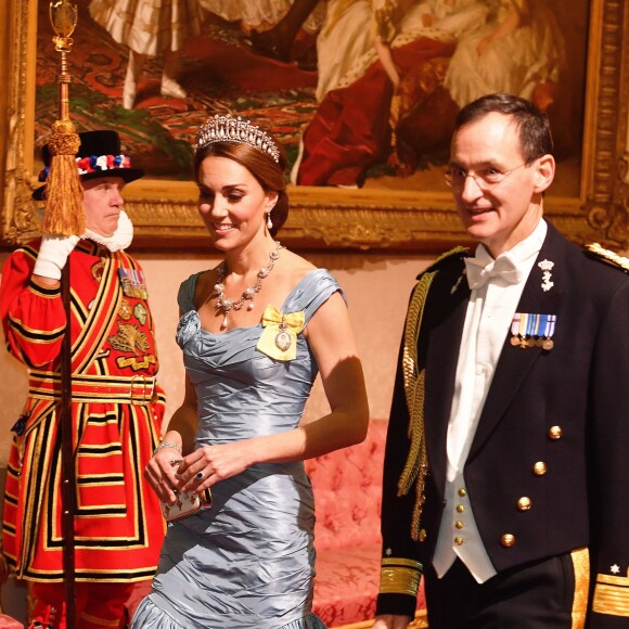 Catherine Middleton lors d'un banquet d'Etat au palais de Buckingham de Londres, le 23 octobre 2018. La duchesse de Cambridge porte la tiare Lover's Knot, la favorite de sa défunte belle-mère Lady Diana.