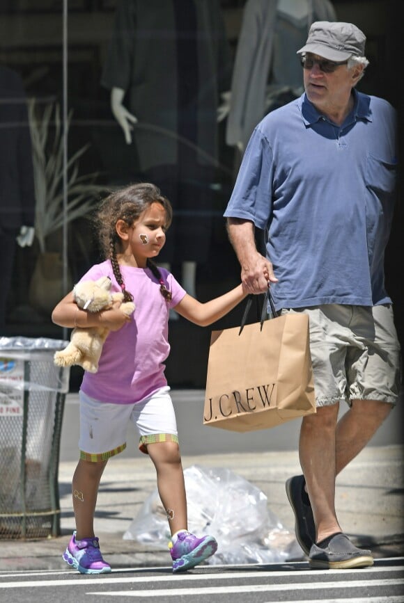Exclusif - Robert De Niro fait du shopping avec sa fille Helen Grace De Niro à New York, le 1er août 2017.