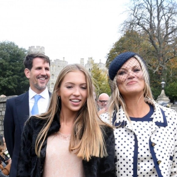 Kate Moss et sa fille Lila Grace Moss quittent le château de Windsor après le mariage de la princesse Eugénie d'York et Jack Brooksbank le 12 octobre 2018  Supermodel Kate Moss pictured with her daughter Lila Grace Moss leaving Windsor Castle after attending the Royal wedding of Princess Eugenie of York to partner Jack Brooksbank in October 12th, 2018.12/10/2018 - Windsor