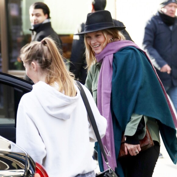 Exclusif - Kate Moss accompagne sa fille Lila Grace à la boutique Fiorucci Clothing à Londres le 16 février 2018.