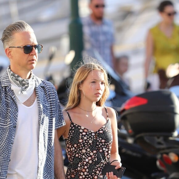 Exclusif - Jefferson Hack et sa fille Lila Grace (fille de Kate Moss) se promènent dans les rues de Saint-Tropez le 25 juillet 2017.